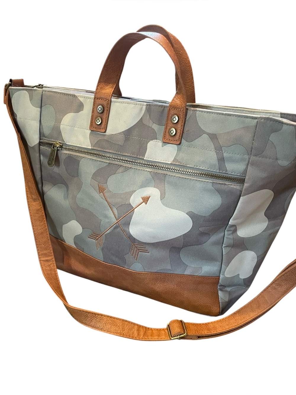 Thirty-One Soft Camo Step-Up Shoulder Tote Bag with Bow‎ And Arrows Design